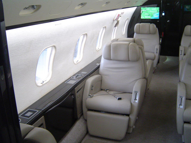 Challenger 300