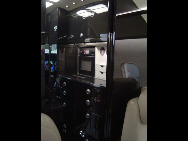 Challenger 300